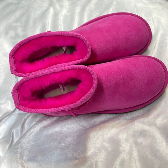 UGG Classic Mini II Shearling Boot - Picture 8 of 17